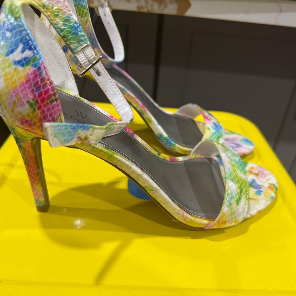 Worthington Floral Sandals with Ankle Strap and Glossy Finish - Picture 4 of 5